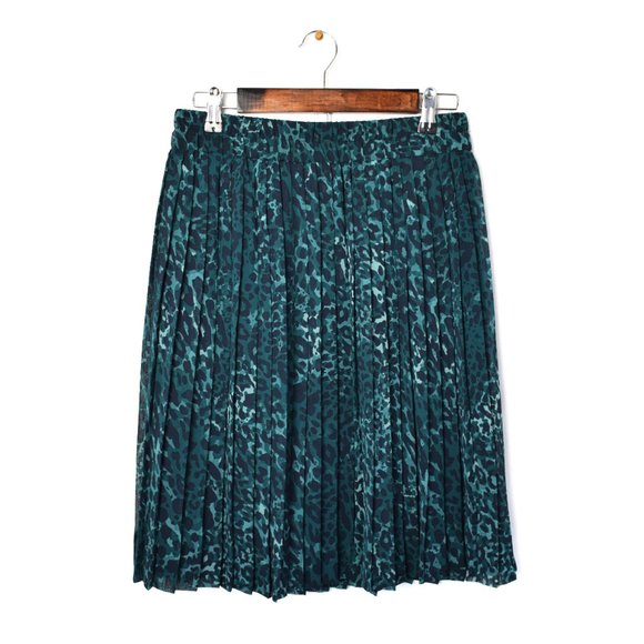Banana Republic Dresses & Skirts - Banana Republic Factory Green Accordion Pleat Leopard Print Skirt Size 4